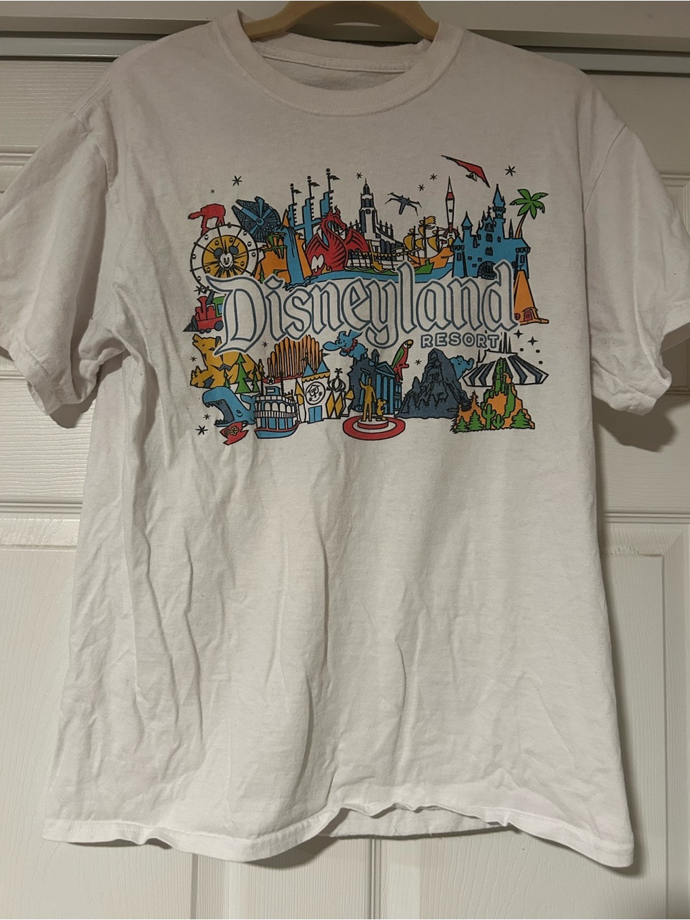 Disney Disneyland Resort Tee - White Graphic Top - Unisex Adult Shirt Size M